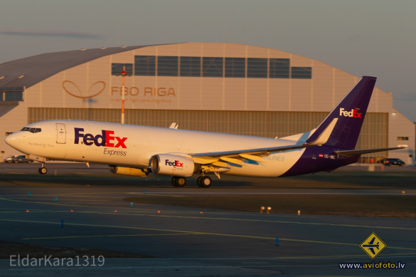 Boeing 737-8AS(BCF)